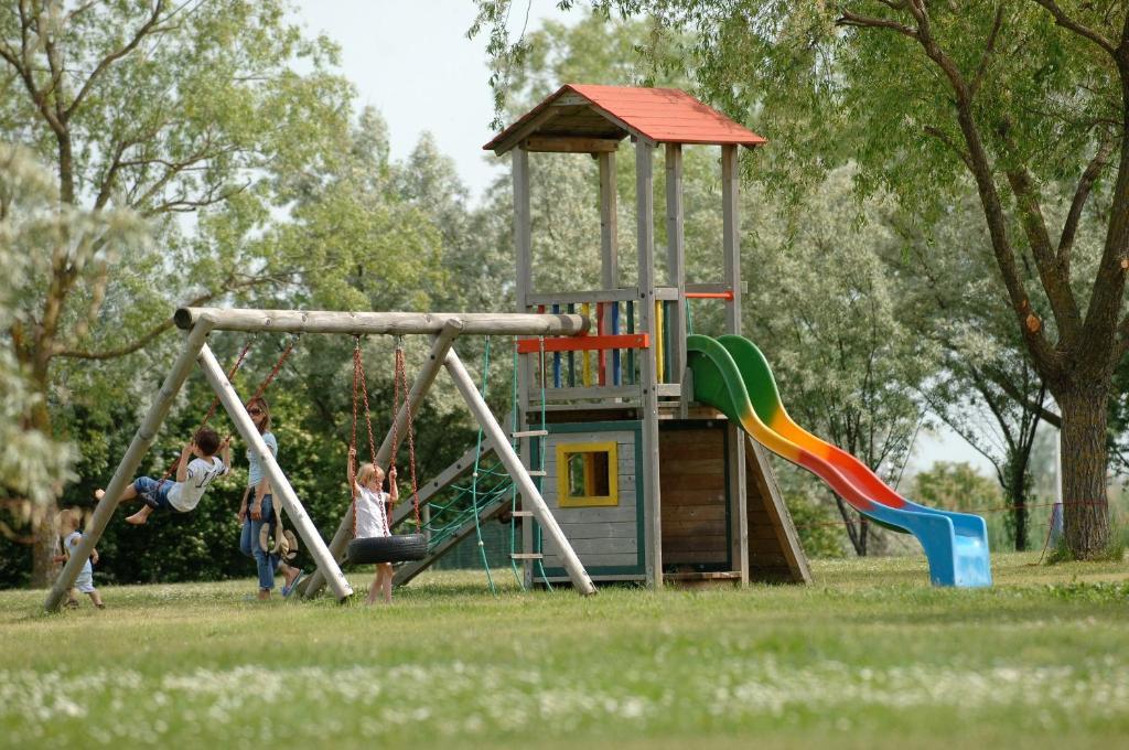 Hoteldorf Seepark Weiden Weiden am See Pokoj fotografie